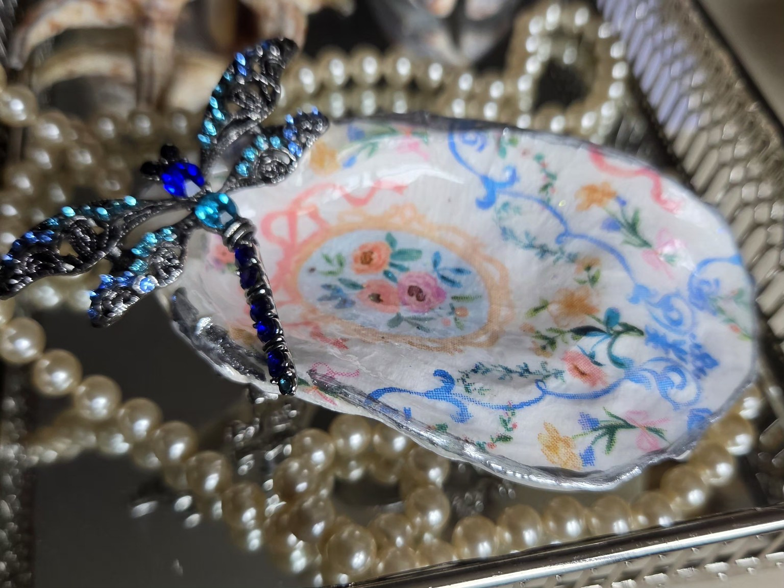Dragonfly Floral Shell