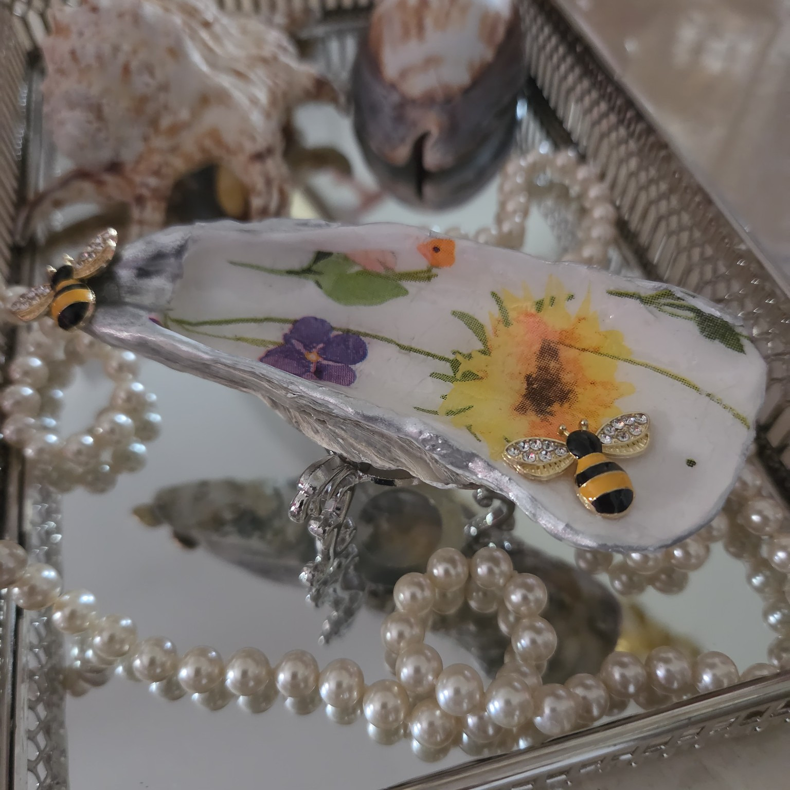 Bee & Wildflower Shell
